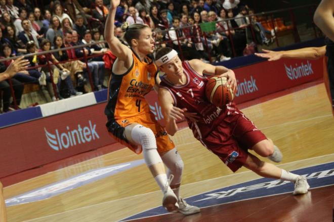 Valencia Basket Femenino ante Gernika.