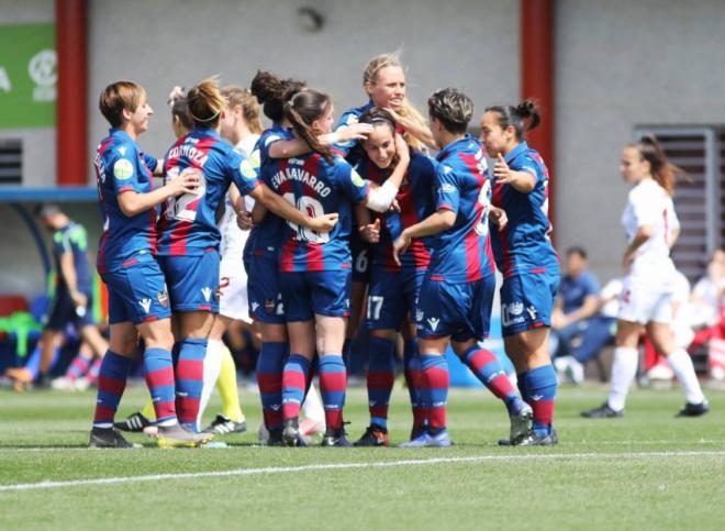 El Levante Femenino celebra uno de los goles. (Foto: Levante UD)