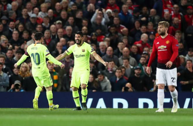 Messi y Luis Suárez celebran el gol del Barcelona en Old Trafford.