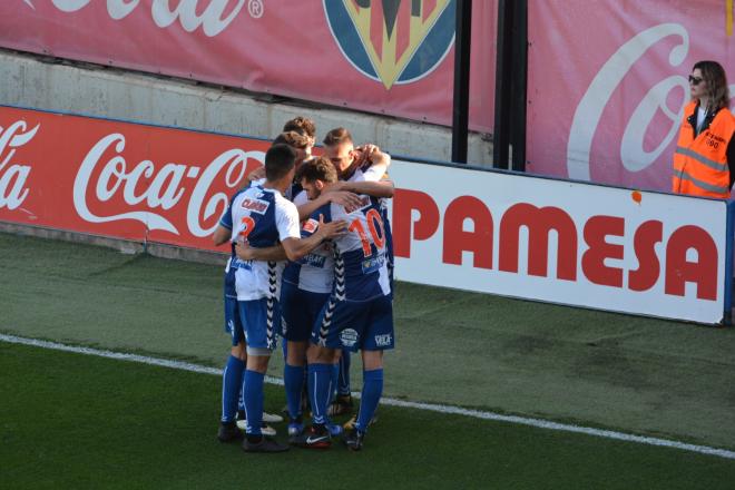 Celebración del gol de Ubay en la Ciudad Deportiva del Villarreal, que le daba la victoria al Ebro (Foto: CD Ebro)