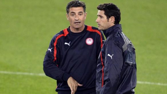 Míchel y Víctor, durante un entrenamiento con el Olympiacos.