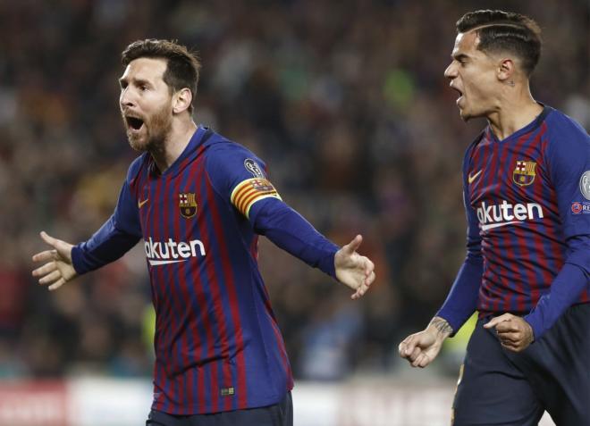 Messi celebra uno de sus goles con Coutinho.