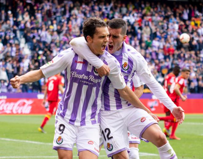 Enes Ünal y Sergi Guardiola, tras el gol del delantero turco al Getafe CF (Foto: Real Valladolid).