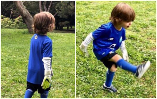 Lucas, hijo de Iker Casillas, con guantes de portero.
