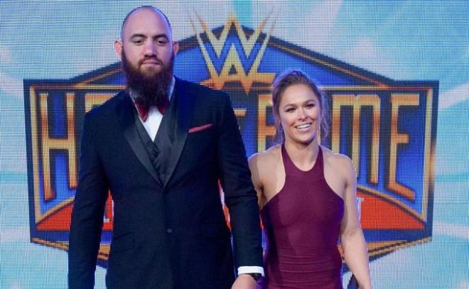 Travis Brown y Ronda Rousey, en el Salón de la Fama de la WWE.