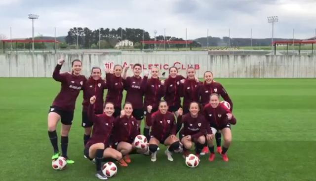 Las jugadoras del Athletic femenino han animado desde Lezama al Gernika Bizkaia.
