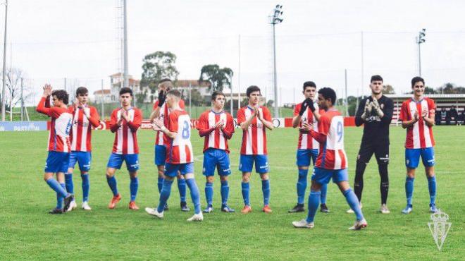 Jugadores del Sporting DHJ tras el derbi ante el Oviedo (Foto: RSG)