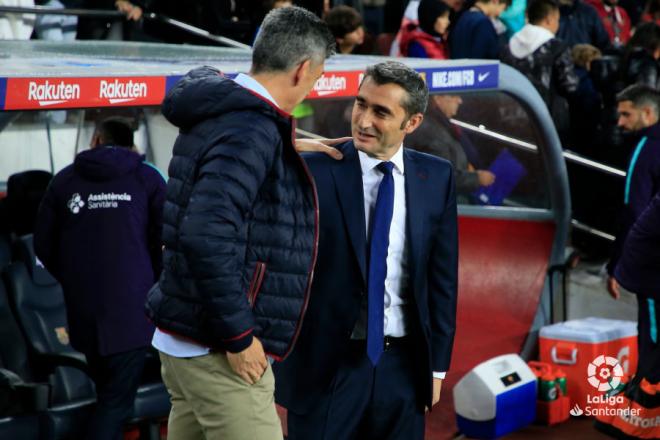 Imanol saluda a Valverde antes del partido (Foto: LaLiga).