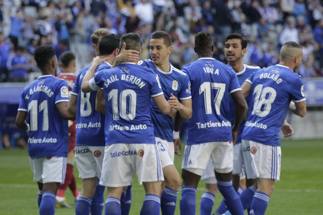 Los jugadores del Real Oviedo celebran uno de los goles ante el Córdoba (Foto: LaLiga).