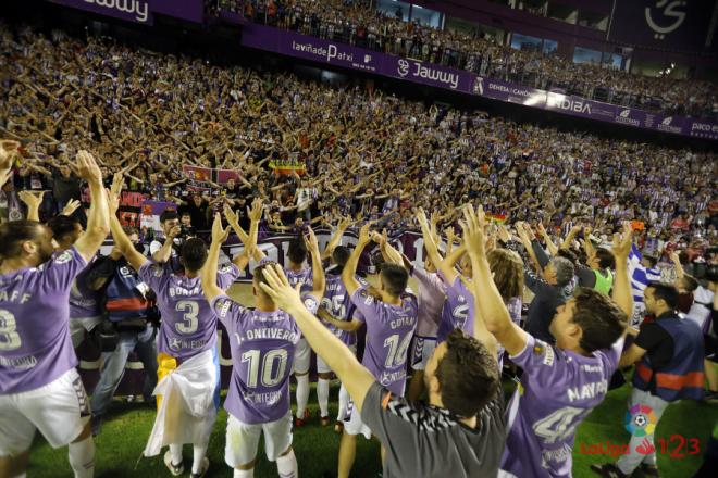 El Valladolid, con Ontiveros en sus filas, celebra el ascenso en 2018 (Foto: LaLiga).