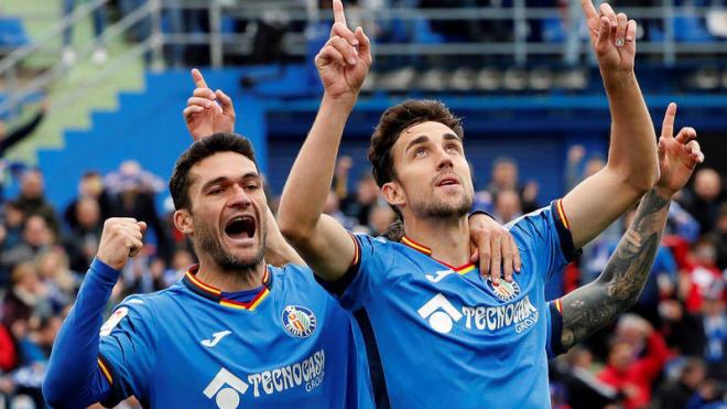 Jorge Molina y Jaime Mata celebran un gol.