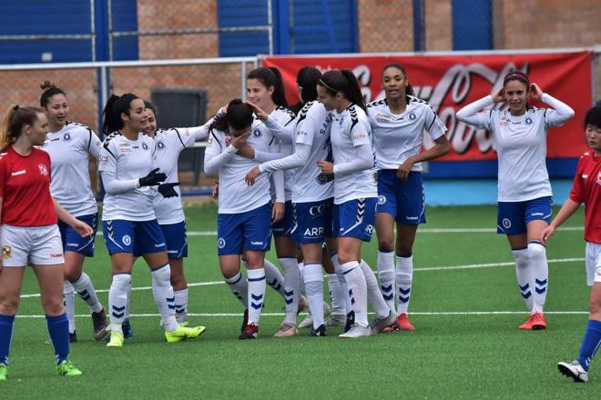 Las jugadoras del Zaragoza celebrando un gol esta temporada (Foto: ZCFF).