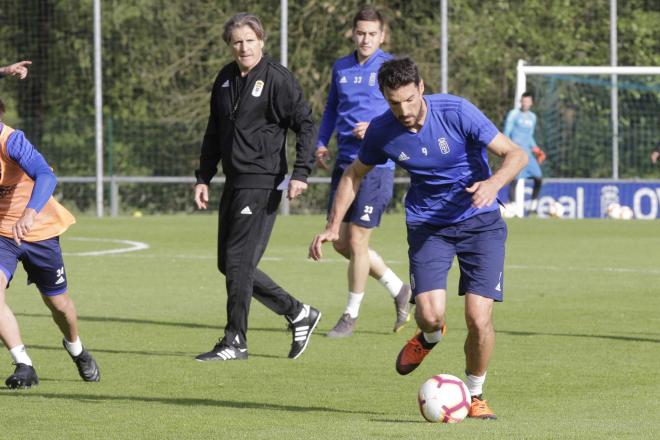 Toche y Sergio Egea durante un entrenamiento del Real Oviedo (Foto: ROV).