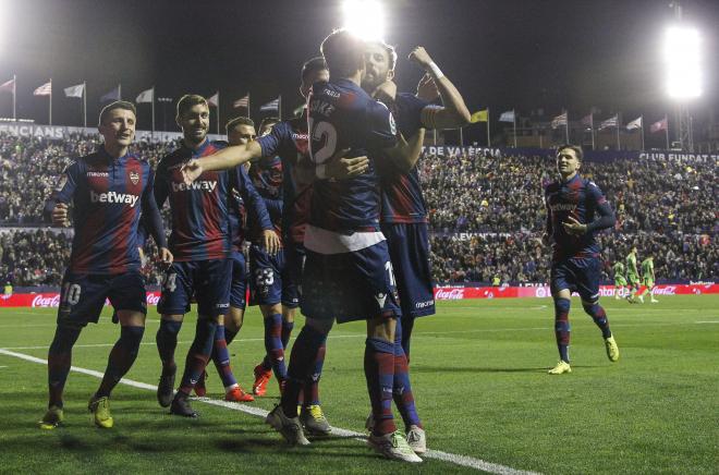 El Levante, celebrando uno de sus goles.