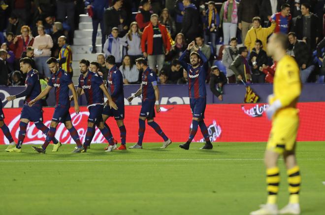 José Campaña celebran su gol frente al Betis. (Foto: David González)
