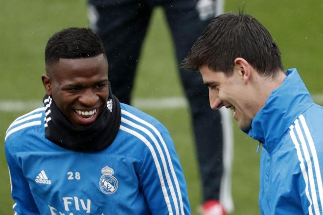 Courtois y Vinícius, en un entrenamiento del Real Madrid.