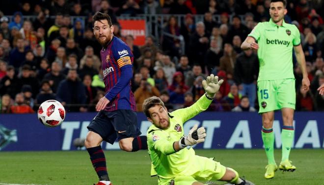 Messi y Aitor en el último partido del Levante en el Camp Nou
