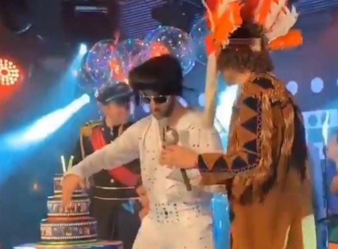 Gonzalo Higuaín disfrazado de Elvis Presley en el cumpleaños de David Luiz.