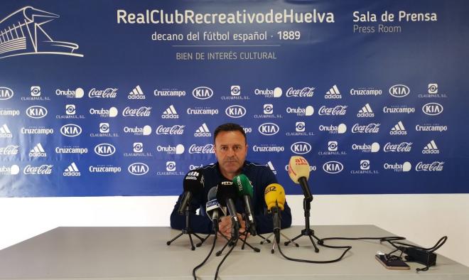 El técnico recreativista, José María Salmerón. (@recreoficial)