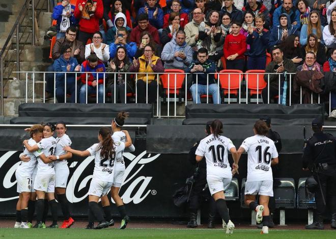 El Valencia celebra su gol en Mestalla. (Foto: LaLiga)