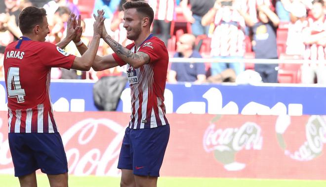 Arias y Saúl chocan tras el gol del Atlético al Valladolid (Foto: Atlético de Madrid).