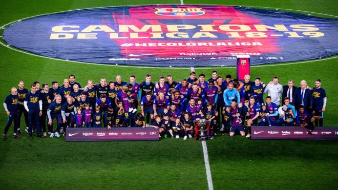 Los jugadores del FC Barcelona celebran el título de LaLiga Santander (@FCBarcelona).