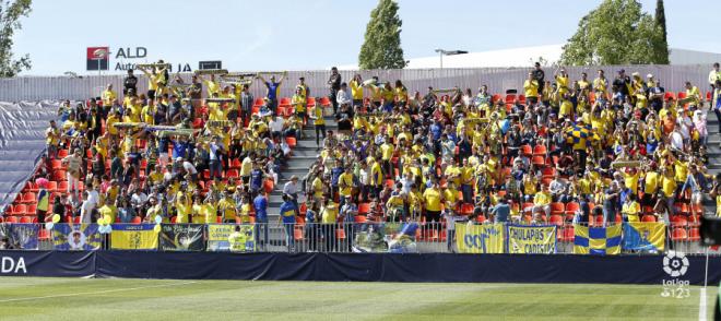 Aficionados del Cádiz en las gradas del Cerro del Espino (Foto: LaLiga).