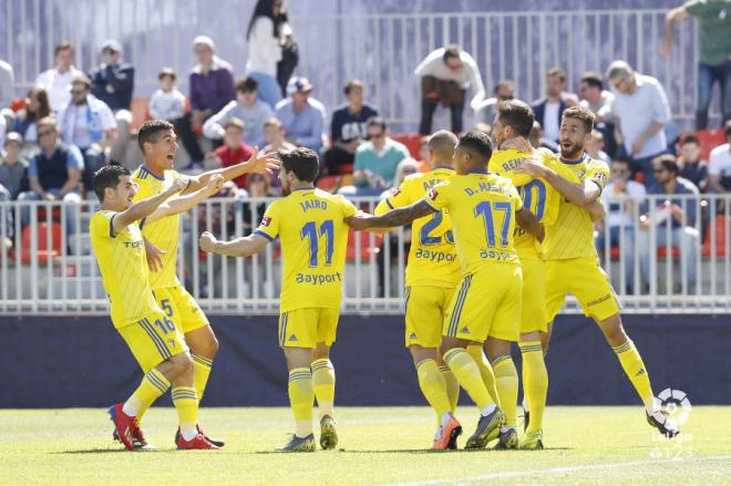 Los jugadores del Cádiz celebran el gol de Rennella ante el Rayo Majadahonda (Foto: LaLiga).