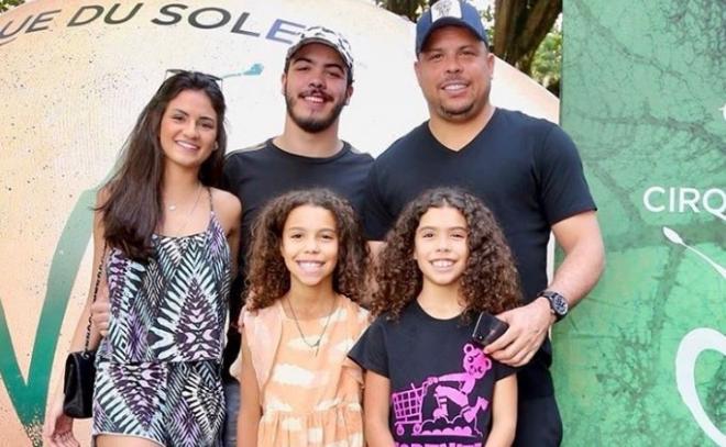 Ronaldo, con su familia, en el Circo del Sol (Foto: Ronaldo Nazário).