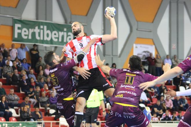 Lance del partido entre el Fertiberia y el Villa de Aranda.