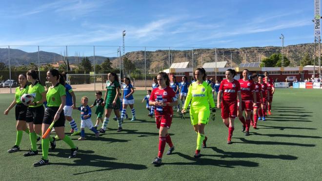 El Alhama CF y el Deportivo Abanca entrando al terreno de juego (Foto:RDC).