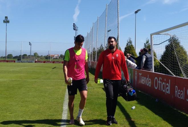 Cristian Salvador abandona el campo número 1 de Mareo (Foto: ElDesmarque).