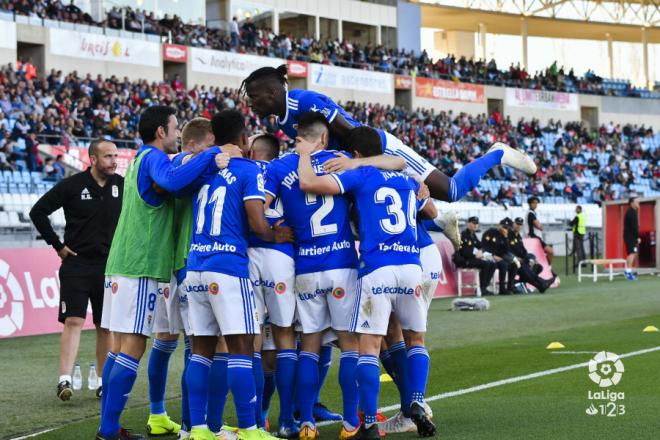 Los jugadores azules celebran el gol de Tejera en Almería (Foto: LaLiga).