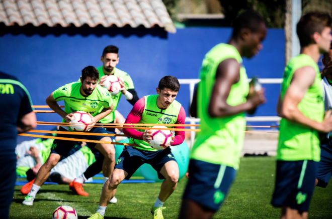 El Levante trabaja en el entrenamiento de este martes. (Foto: Levante UD)