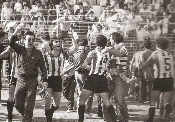 Los jugadores del Athletic celebran la liga de 1983.