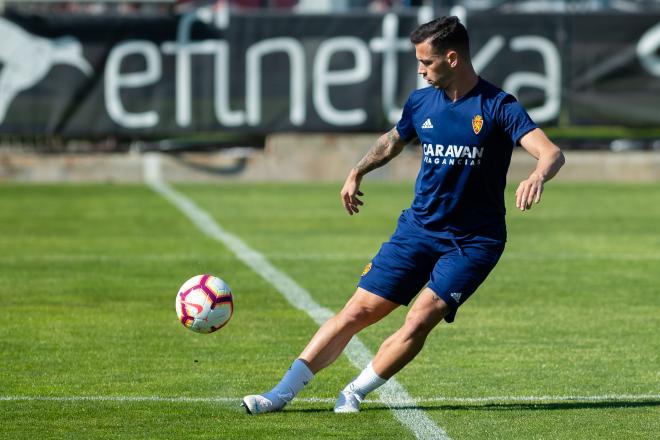 Álvaro Vázquez, en el entrenamiento del Real Zaragoza en la Ciudad Deportiva (Foto: Daniel Marzo).