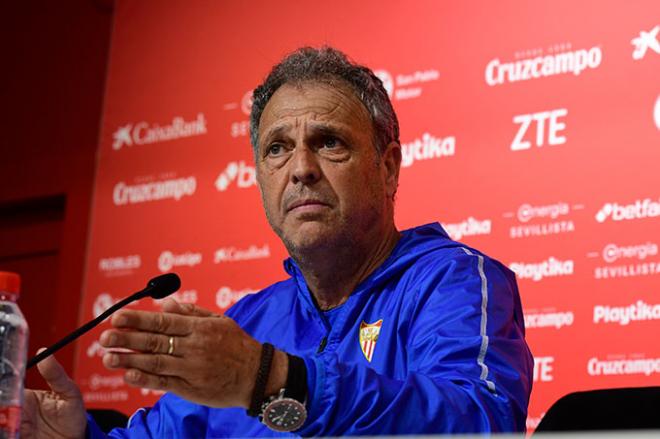 Joaquín Caparrós en rueda de prensa (Foto: Kiko Hurtado).