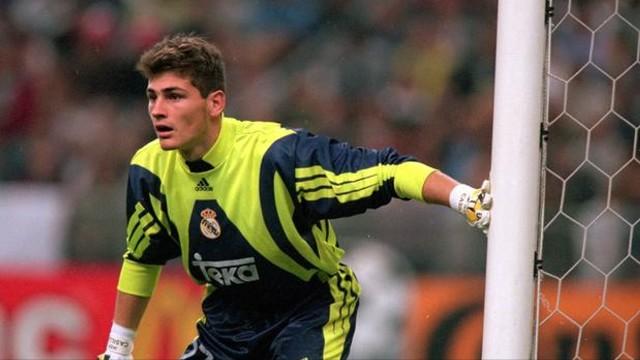 Un jovencísimo Iker Casilla en su debut con el Real Madrid en San Mamés en 1999.