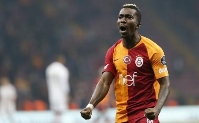 Henry Onyekuru celebra un gol con el Galatasaray.