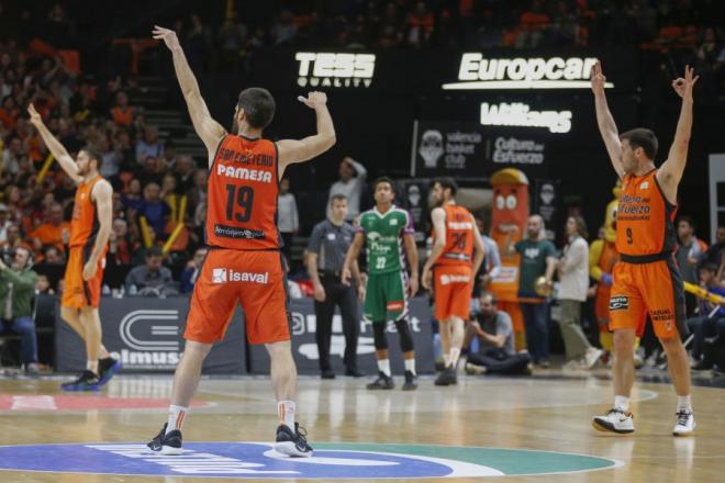 Valencia Basket celebra un triunfo. (Foto: Miguel Ángel Polo)