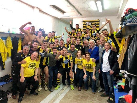 La plantilla del Portu celebró a lo grande el título de campeón (Foto: Club Portugalete).