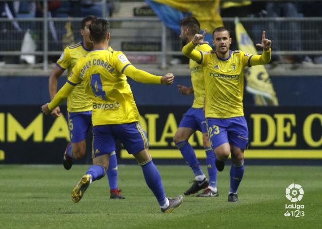 Ager Aketxe celebra su gol de falta ante el Málaga (Foto: LaLiga).