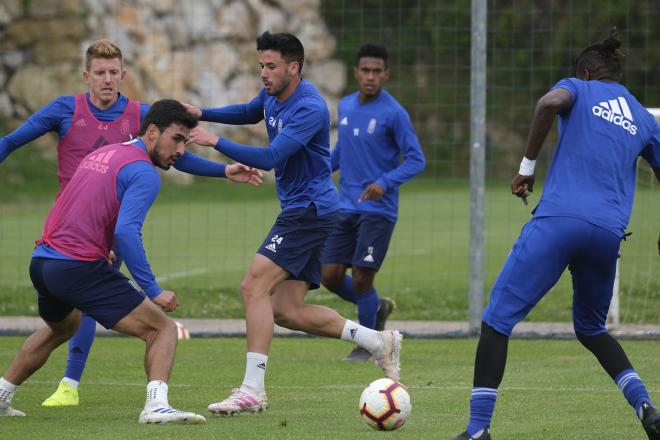 Una imagen del entrenamiento del Real Oviedo (Foto: Luis Manso).