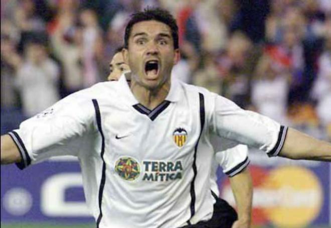 Juan Sánchez celebra uno de los goles de aquella noche mágica del Valencia.