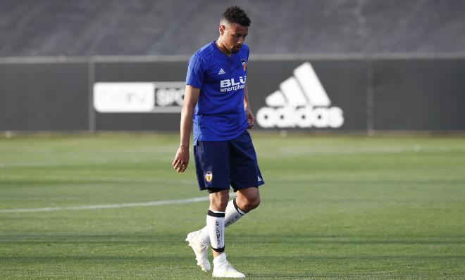 Último entrenamiento del Valencia antes de la vuelta contra el Arsenal (Foto: David González).