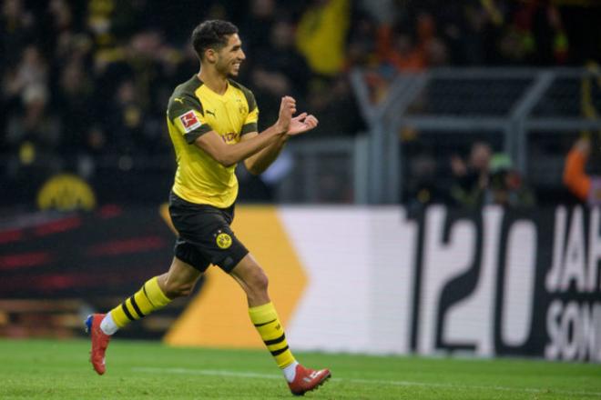 Achraf celebra un gol con el Borussia Dortmund.
