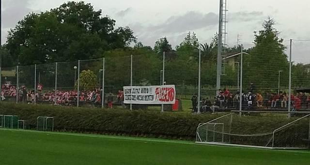 Pancarta de apoyo a Markel Susaeta en el campo 1 de Lezama (Foto: DMQ Bizkaia).