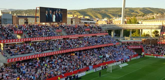 Aficionados de la Real Sociedad en el estadio de Los Cármenes durante la final de la Copa de la Reina.