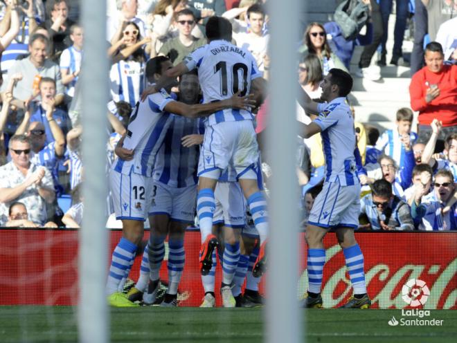 Los jugadores de la Real celebran un gol de Merino (Foto: LaLiga).
