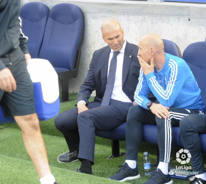 Zidane charla con Pintus antes del partido (Foto: LaLiga Santander).